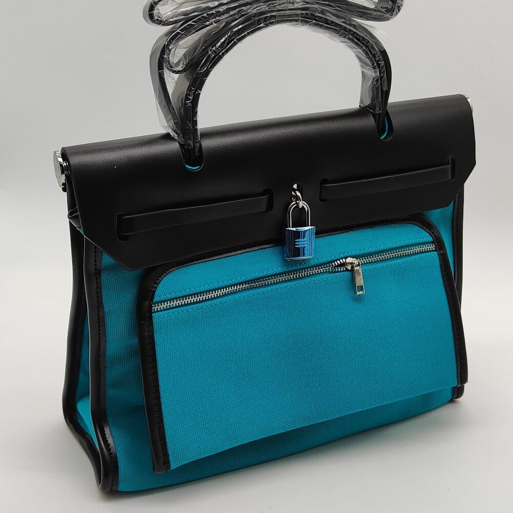 Wallet bag very classy